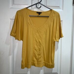 Banana Republic golden yellow embroidered V neck top Sz XS cotton modal blend